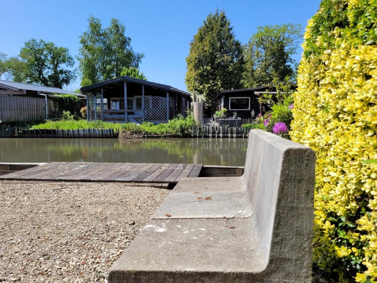 Rustig Gelegen Chalet Solvo Met Terras Aan Het Water Ґел Екстер'єр фото